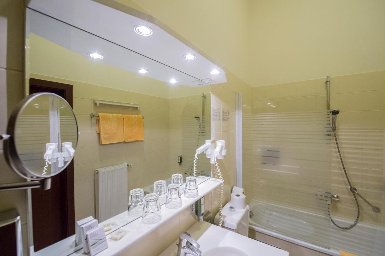 Quadruple Room Bath